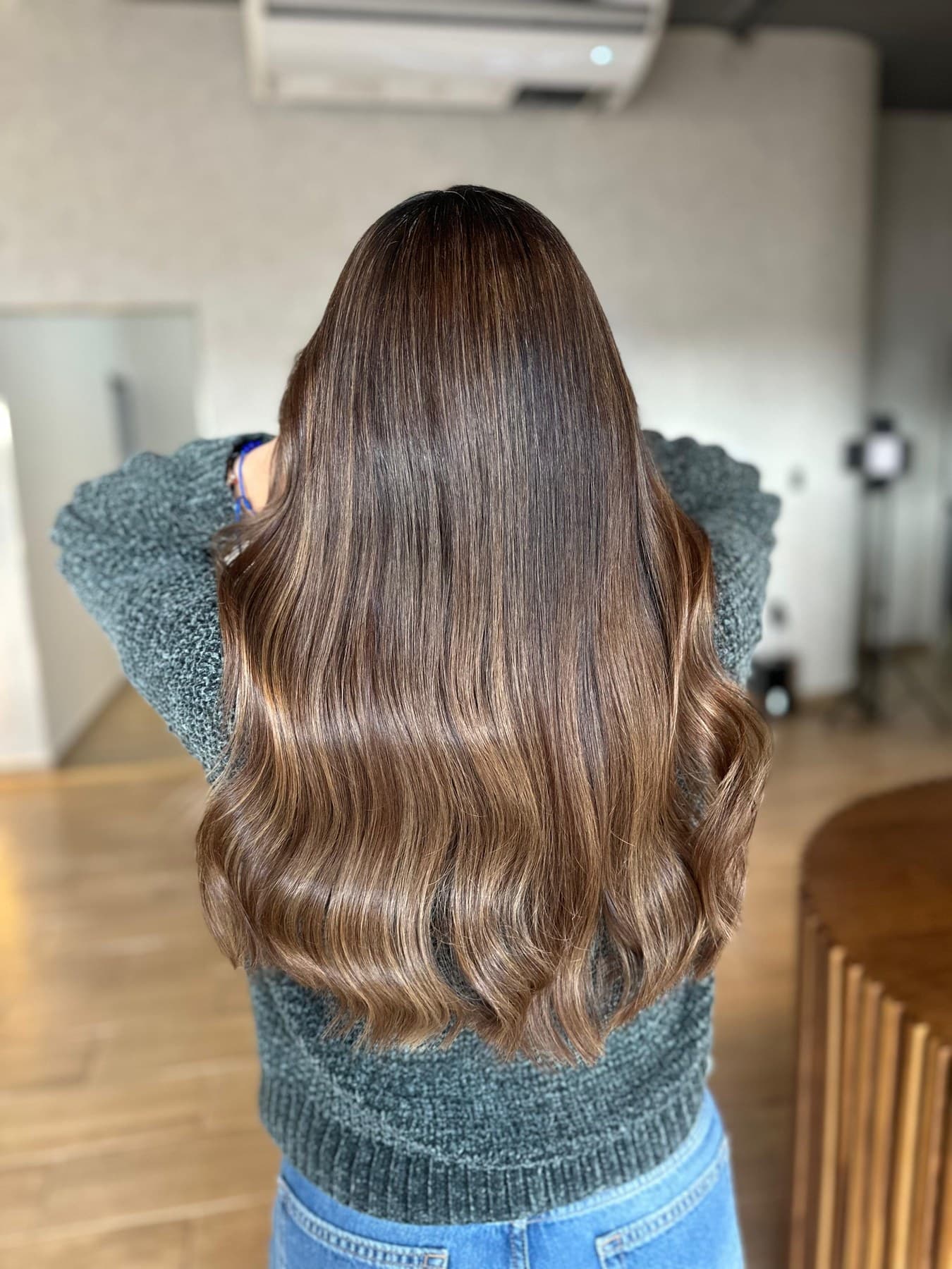 Cabello alisado y con brillo trabajado en LookLoop