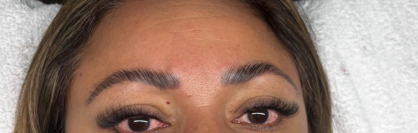 Cejas y pestañas trabajadas en LookLoop