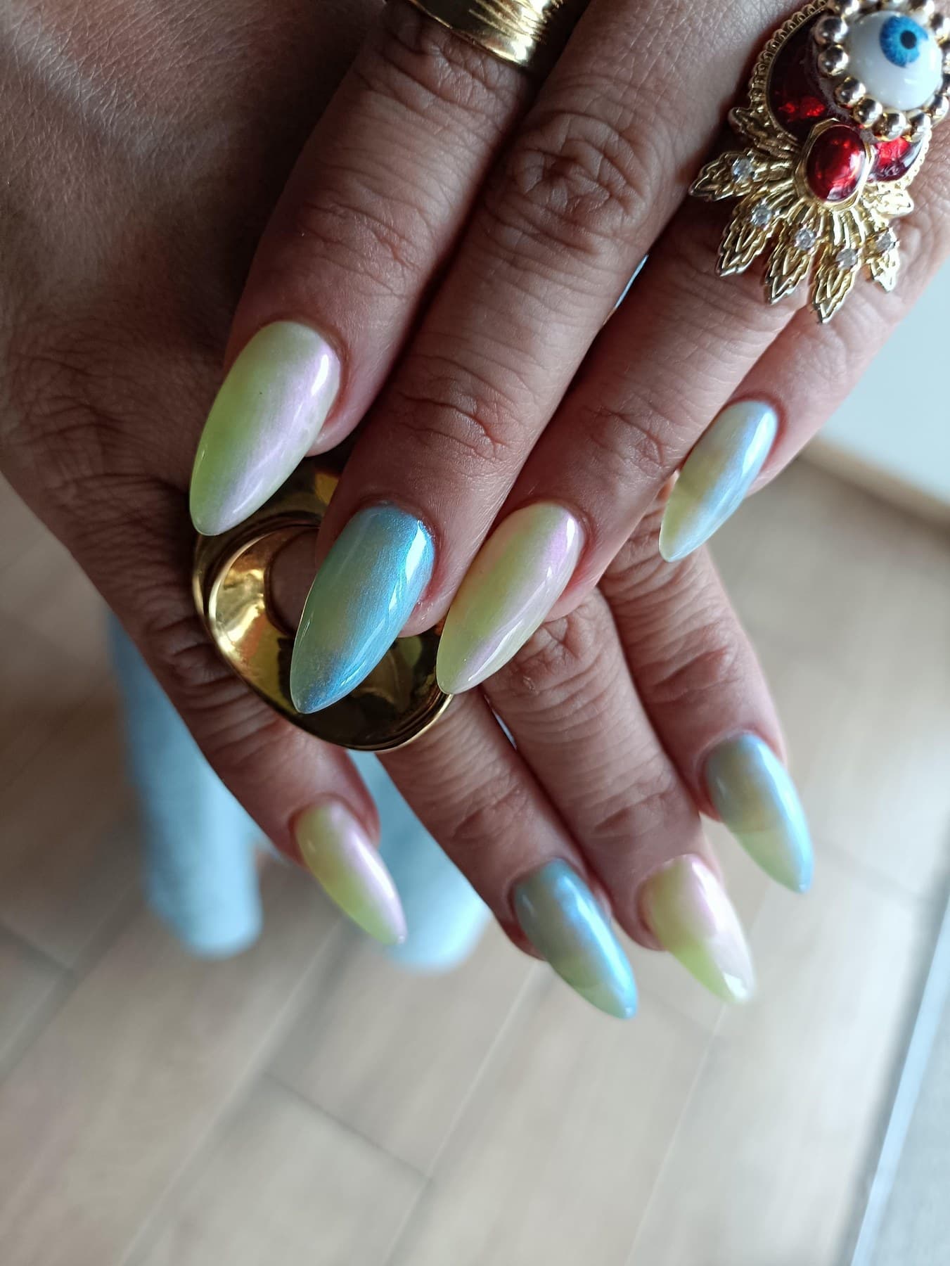 Diseño de uñas hecho en LookLoop