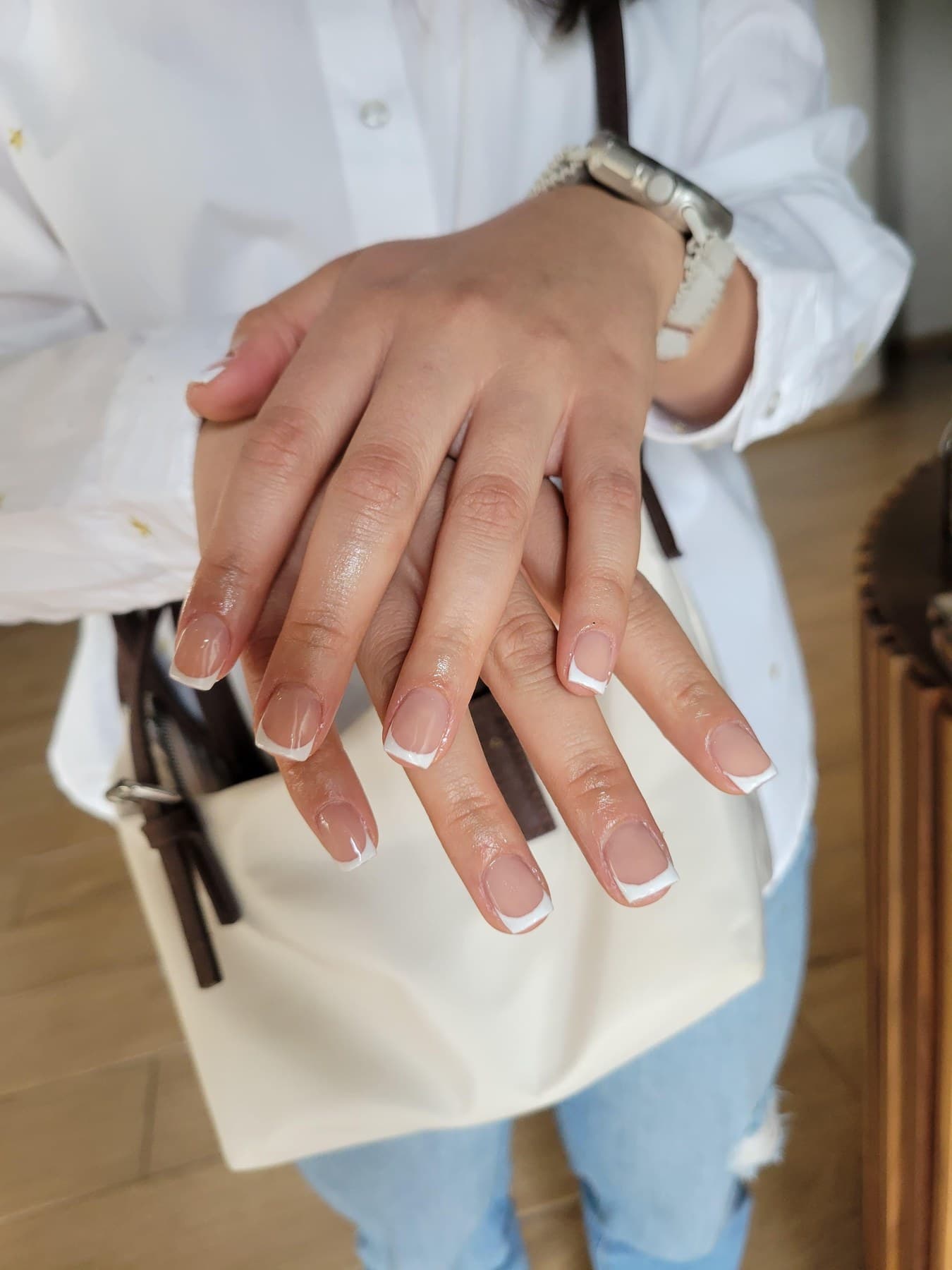 Manicura francesa hecha en LookLoop